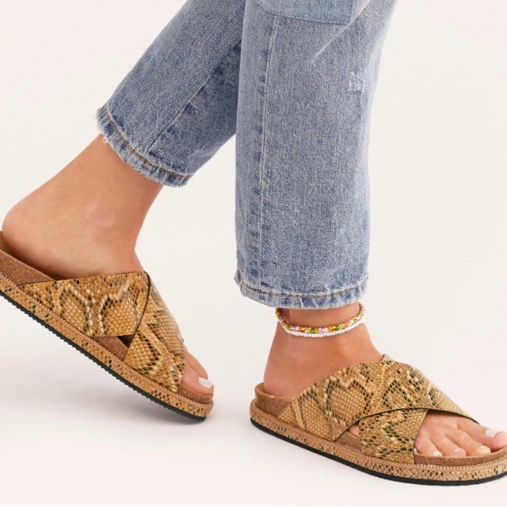NWOT/NWOB Free People Snakeskin Sidelines Footbed Sandals